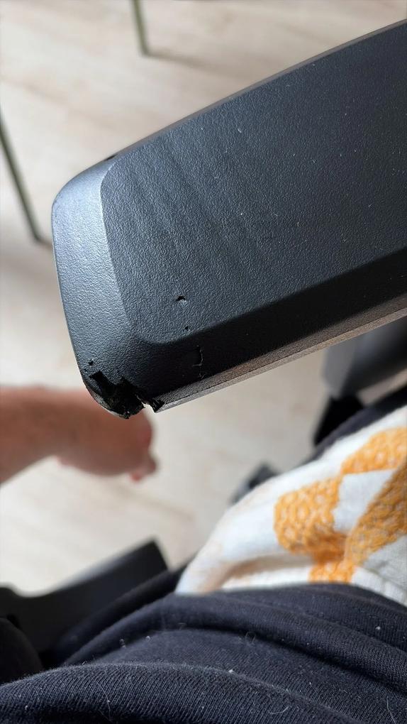 Il prodotto non vanta elevata qualità: i braccioli sono già rovinati dopo 5 giorni dalla consegna
